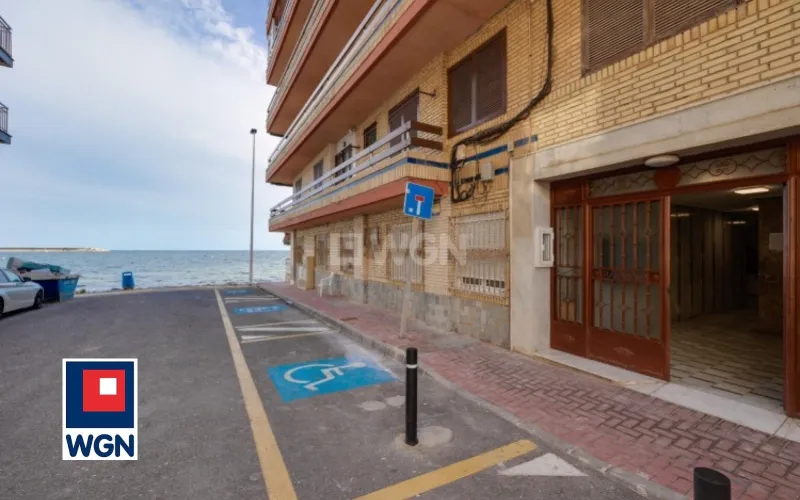 Mieszkanie na  sprzedaż Torrevieja - Nowoczesny apartament przy samej plaży!