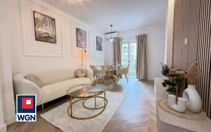Mieszkanie na  sprzedaż Torrevieja - Ładny apartament z basenem osiedlowym